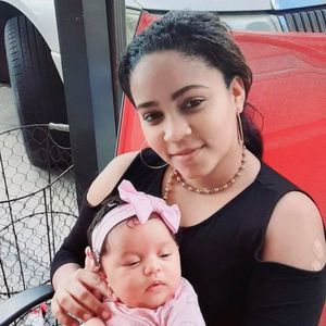 Meet your Posher, Daniela devora